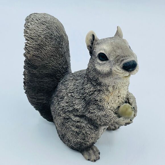Vintage Castagna Realistic Gray Squirrel Holding Nut Figurine Made in Italy 1988 - Picture 1 of 10